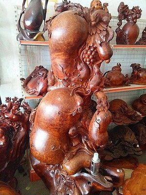 2018浦寨邊貿(mào)市場(chǎng)繁榮，紅木家具工藝品熱銷(xiāo)成亮點(diǎn)